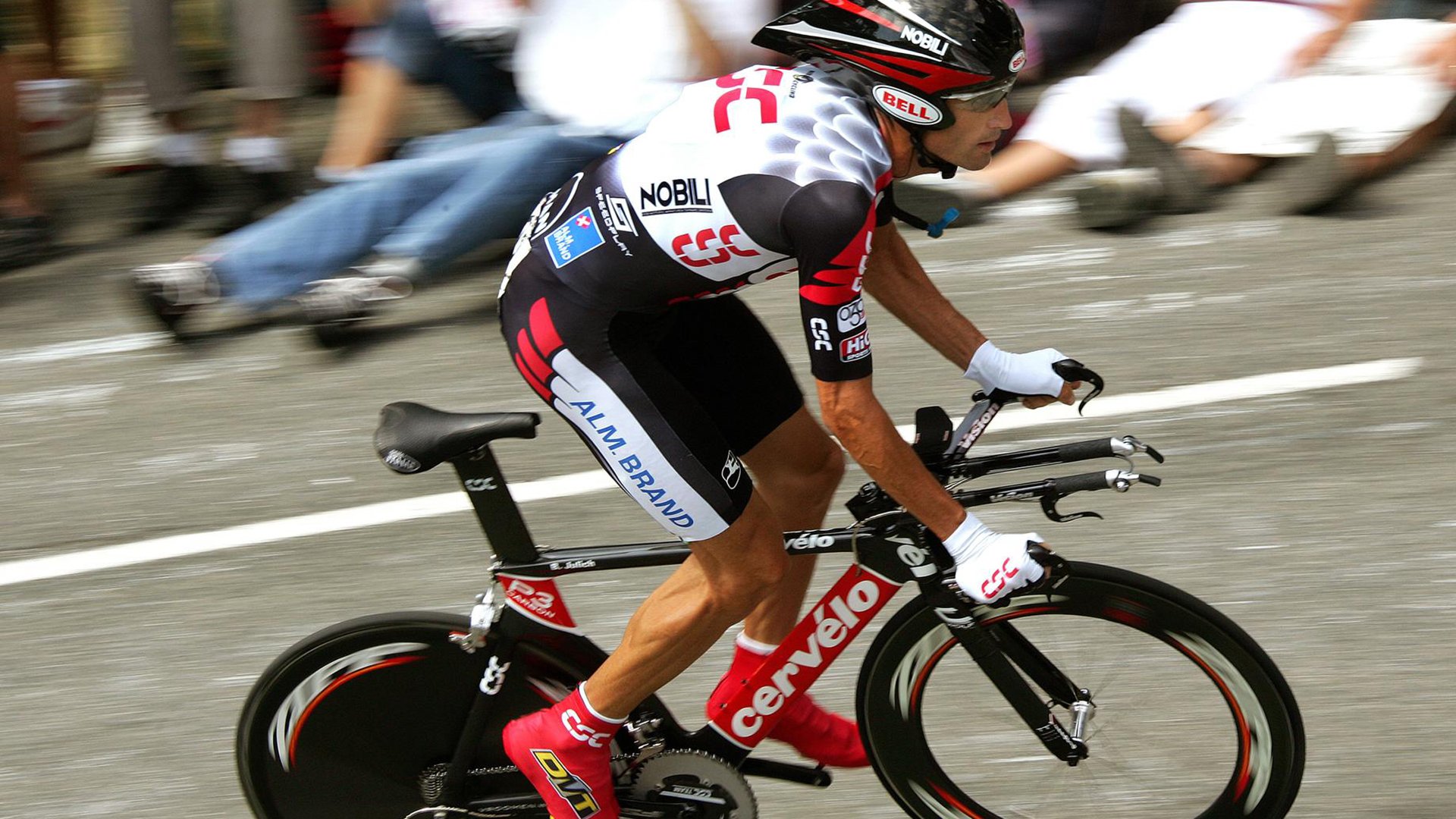 伦敦马拉松迎来迎来新纪录选手,现场气氛空前高涨,伦敦马拉松2021视频